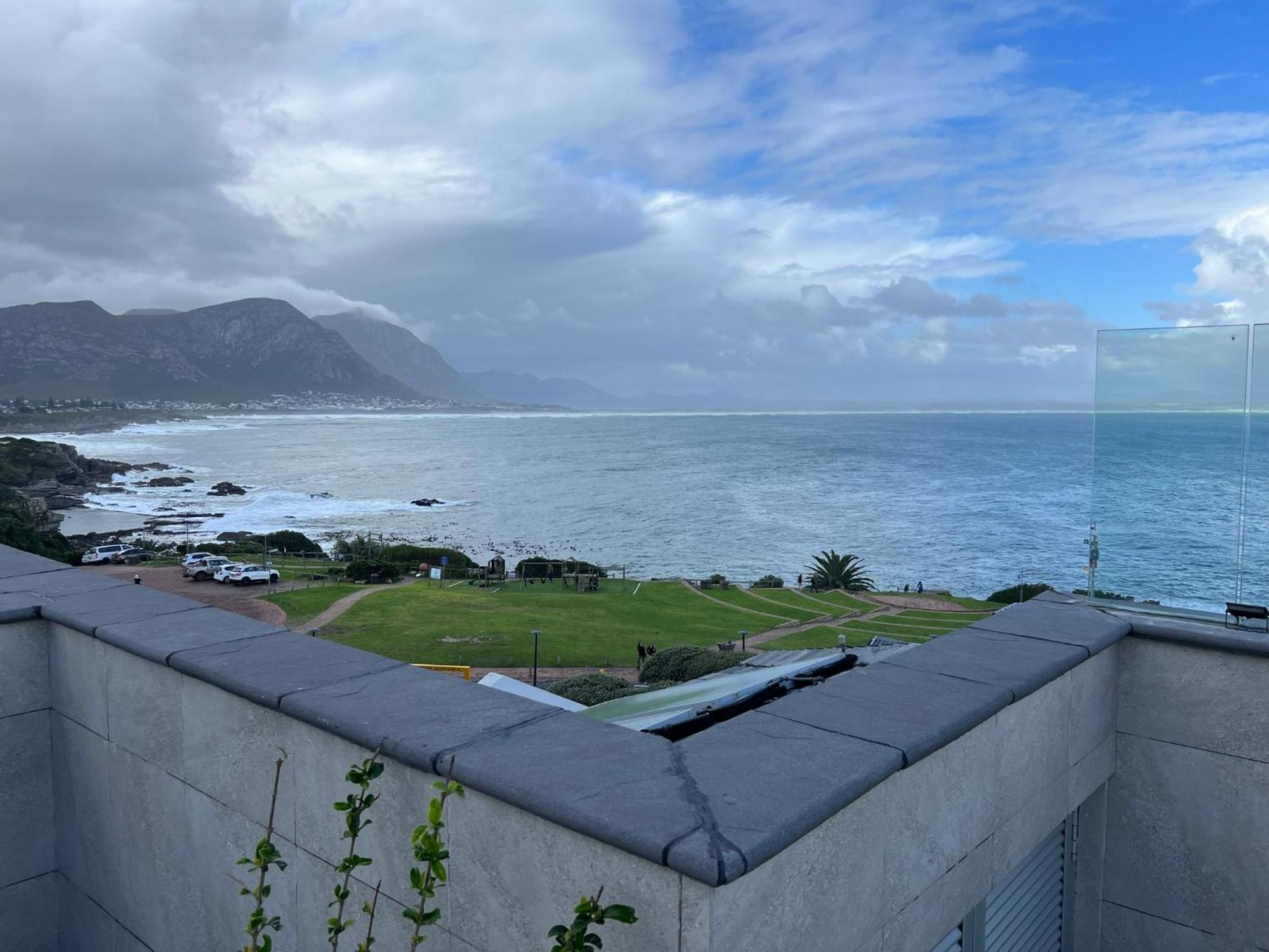 Hermanus Waterfront Apartment No 17 Buitenkant foto