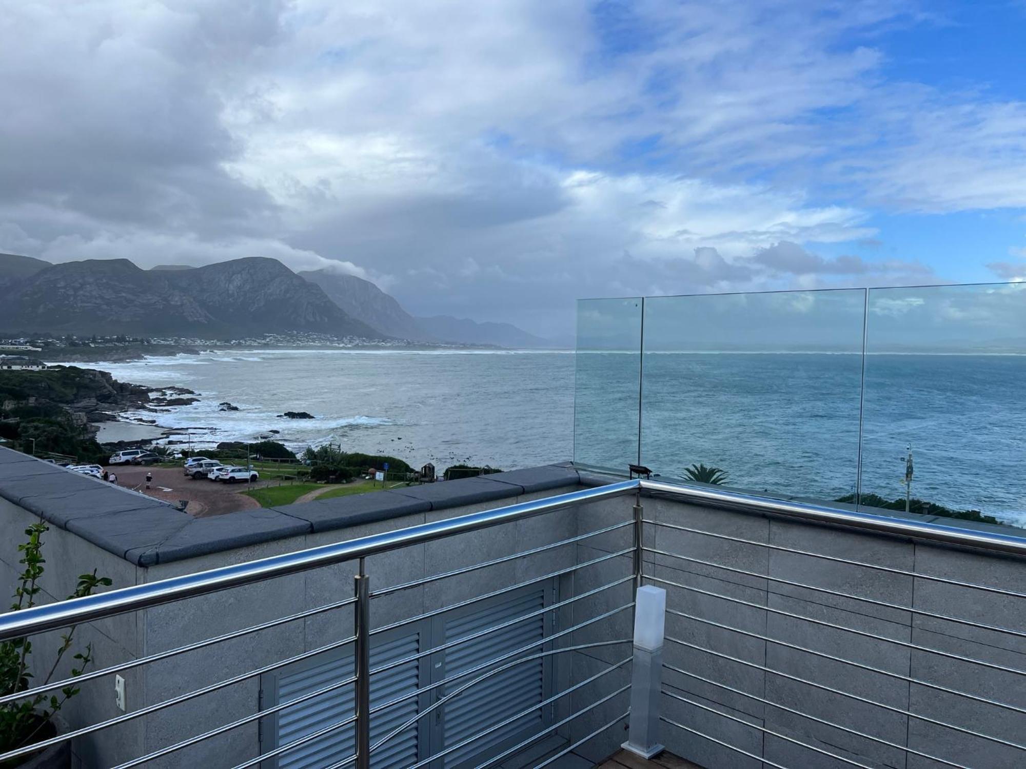 Hermanus Waterfront Apartment No 17 Buitenkant foto